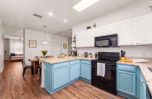 Gainesville House | Stylish Modern-Farmhouse Boutique Condo - 2BD 2BA