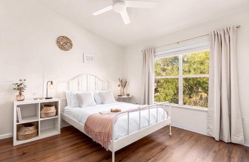 Gainesville House | Stylish Modern-Farmhouse Boutique Condo - 2BD 2BA