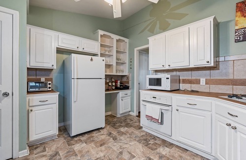 Crestline Heights House | Stylish Stay in Crestwood-South