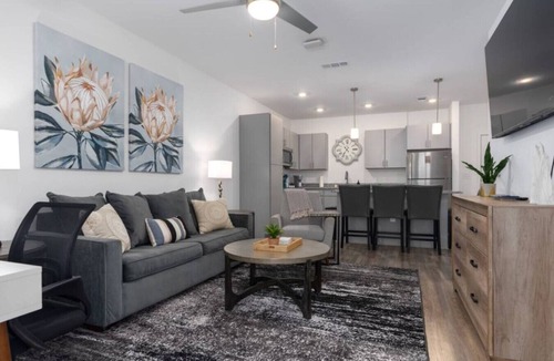 Pelham Apartment | Stylish Stay Off I-65 Pets Welcome!