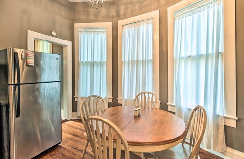 Vicksburg Apartment | Stylish Vicksburg Apt w/Porch - 2 Mi to Casino!