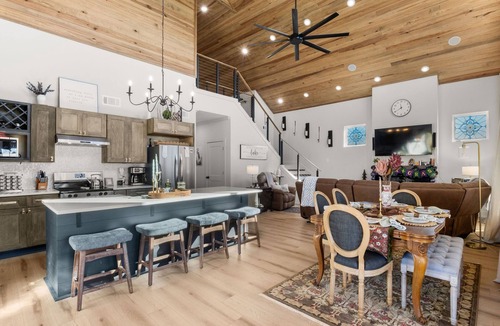 Negreet Cabin | Stylish Waterfront Escape on Toledo Bend Lake – Sleeps 10 Near Pendleton Bridge