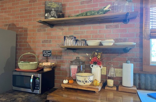 Oscar Cabin | Sugar Cane Cottage is cozy with a country feeling.
