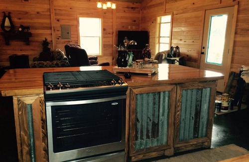 Oscar Cabin | Sugar Cane Cottage is cozy with a country feeling.