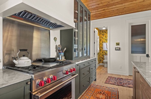 East Jordan House | Sullivans Landing | 5BR | Waterfront on South Arm of Lake Charlevoix