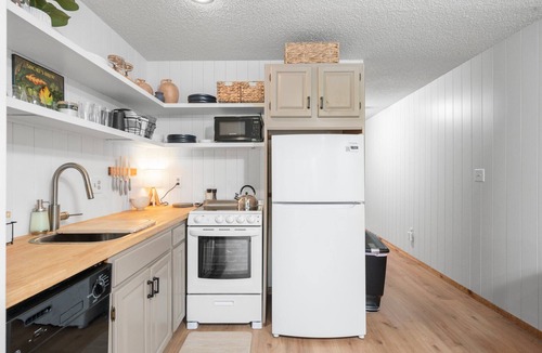 Bellaire Condo | Summer Adventure Retreat - Golf Views, King Beds, Fully Loaded Kitchen!