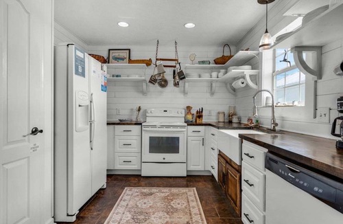 El Centro Beach House | Summer Available! Private Pool, Private Home 6min walk to the Beach!