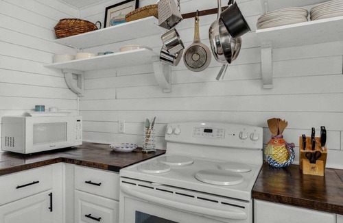 El Centro Beach House | Summer Available! Private Pool, Private Home 6min walk to the Beach!
