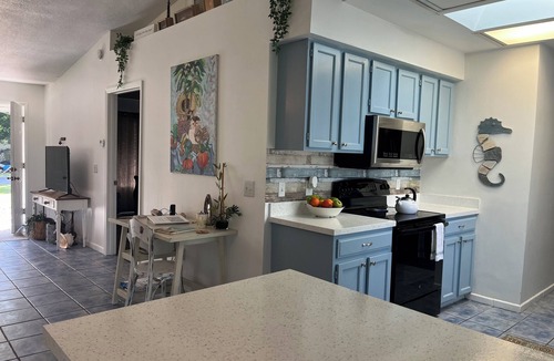 Florida Shores House | SUMMER END SPECIAL-Large Comfy Stay Pets Welcome w/Parking Trailers/Bikes/Boats
