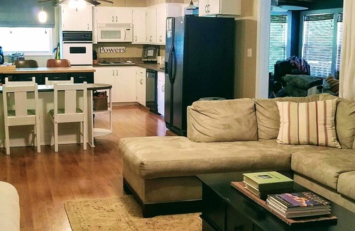 Iuka House | Summer Openings! Perfect spot on lake for fishing! Spacious home & backyard