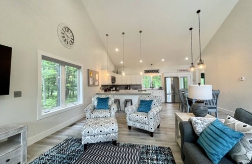 Traverse City House | SUMMER SPECIAL! June 29-July 2/Aug 17-20/Aug 24-Sept 2! Slps 10 SUPER CLEAN!