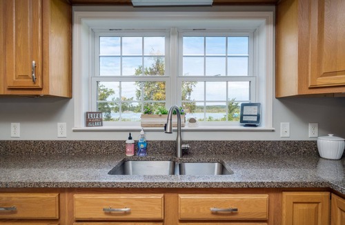 Ponshewaing House | Summerside Cape on Crooked Lake-Waterfront-Sunsets-Sleeps 12 -Private Dock