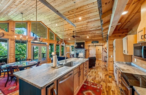 Valley Head Cabin | Sundance Rock -Majestic Cottage with Open Living Spaces and Views in Mentone, Alabama