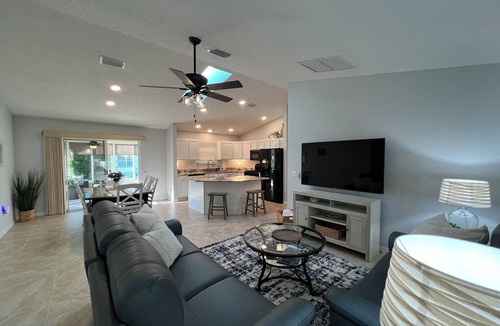 Springdale House | Sunny 3BR Florida retreat with private lanai and open-concept living near golf and dining.