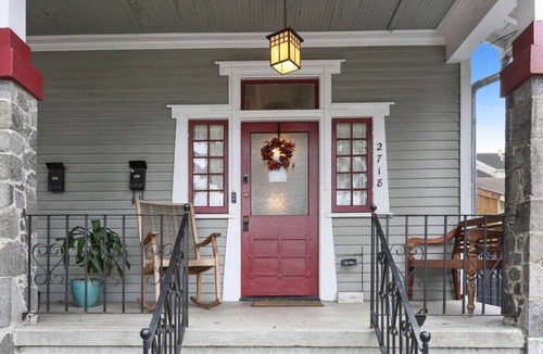 Irish Channel House | Sunny Historic 2br Magazine Street House