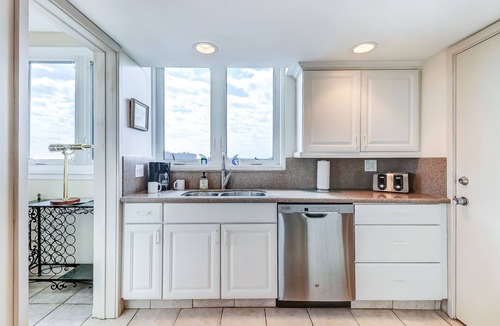 Fernandina Beach Condo | Sunny, oceanfront condo with great views, balcony & outdoor pool