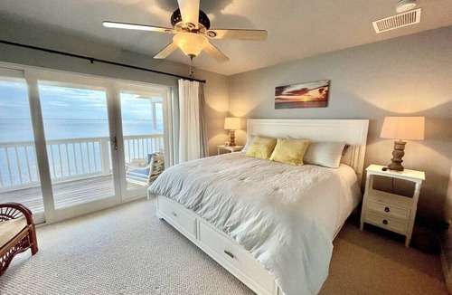Innerarity Townhomes House | Sunny Side: Awesome Waterfront Unit with 4 Kayaks