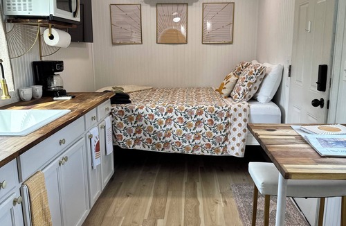 Gulfport House | Sunnyside Suit, Luxe Tiny Home Gulfport, MS