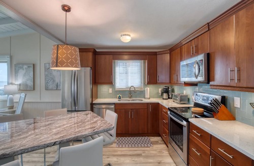 O'byrne House | Sunrise Cottage By the Sea | Pet-friendly Oceanfront Cottage with Stunning Views
