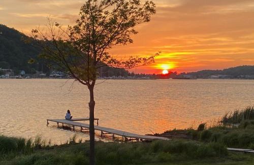 Frankfort House | Sunset Bay - Lakefront, Large, and Gorgeous!