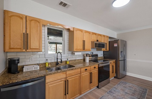 Eatonton House | Sunset Estate 7 bedrooms, Sleeps 18! + Game Room