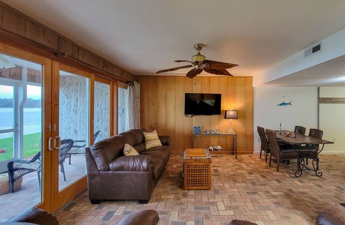 Welaka Condo | Sunset Hideout in Welaka