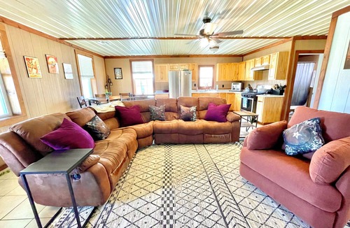 Hulbert House | Sunset Valley Retreat 5 Fenced Acres Near Lake