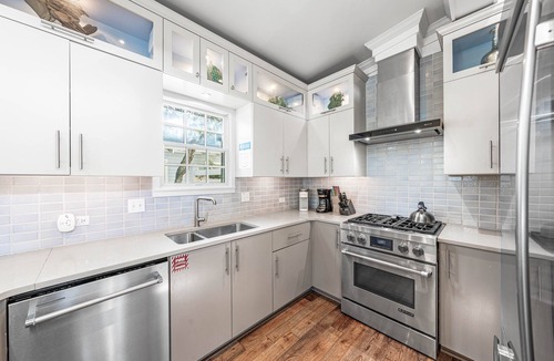 Seaside House | Sunshine, Seaside and Nobellah's Retreat/Pet Friendly/4 Bikes