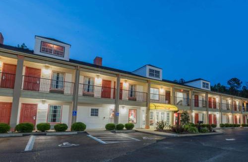 Alexander City Hotel | Super 8 by Wyndham Alexander City