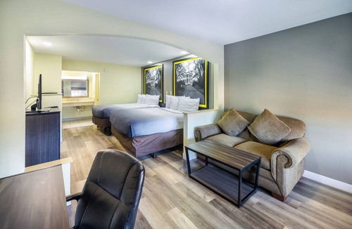 Greater Belhaven Hotel | Super 8 by Wyndham Jackson MS Near the Fairgrounds