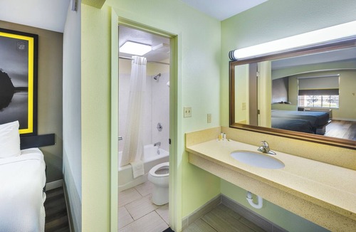 Greater Belhaven Hotel | Super 8 by Wyndham Jackson MS Near the Fairgrounds
