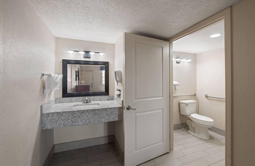 Lake City Hotel | Super 8 by Wyndham Lake City