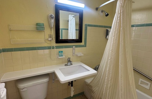 Daytona Beach Hotel | Super Inn By Oyo Daytona Beach Near Airport