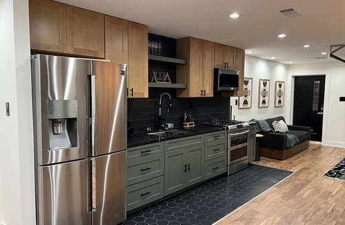 Faubourg Livaudais House | Super Stylish home w/huge balcony, one block from New Orleans Streetcar line!
