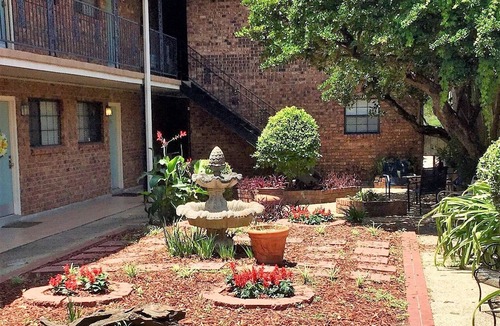 Beauregard Town Historic District Condo | SUPER SUMMER SAVINGS! Cool and Eclectic , Perfect Downtown Spot minutes to LSU