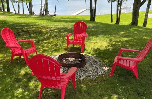 Cheboygan Cabin | Superb Lake Front 2-bedroom cabin in Cheboygan perfect for relaxing getaways.