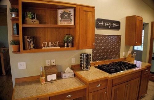 Suttons Bay Cabin | Suttons Bay Therapy-Hot Tub/GameRoom/Fireplace/AC