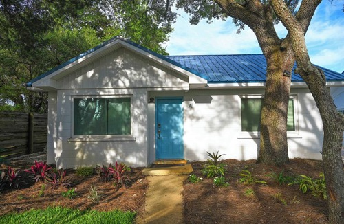 Navarre Cottage | Sweet Cottage with Beach Access