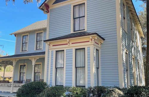 Brunswick House | Sweet Little Victorian Retreat in Historic Brunswick, GA