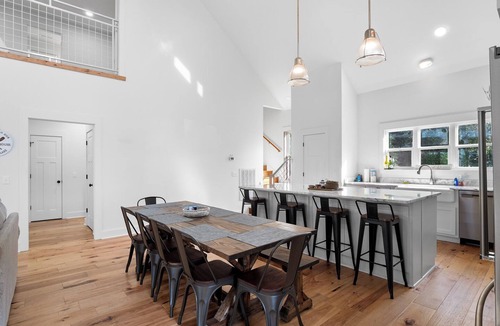 Houston House | Sweet Retreat - Great views of the lake!