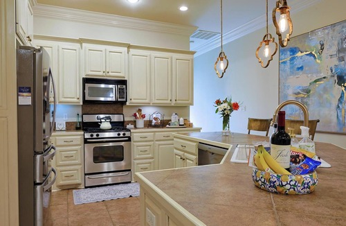 Lafayette Condo | Sweet Stay Lovely 2-bedroom condo with AC in charming Lafayette