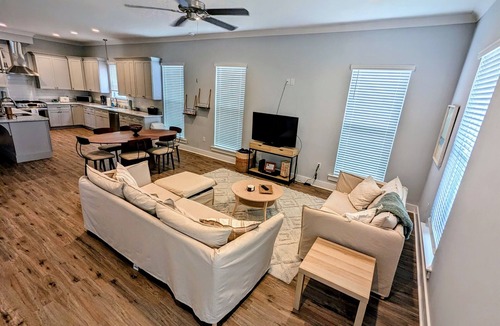 Gulfport House | *Tegarden Cottage at Gulfport Beach* Walk/Beach