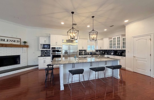 Longwood House | The American Dream House – Lakefront Luxury with 2 Heated Pools & Hot Tub
