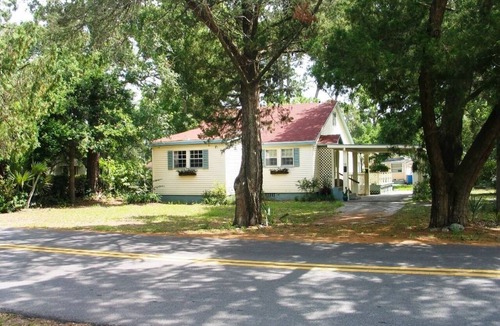 Apalachicola House | The Apalachicola Cottage-Pet Friendly-Historic Neighborhood