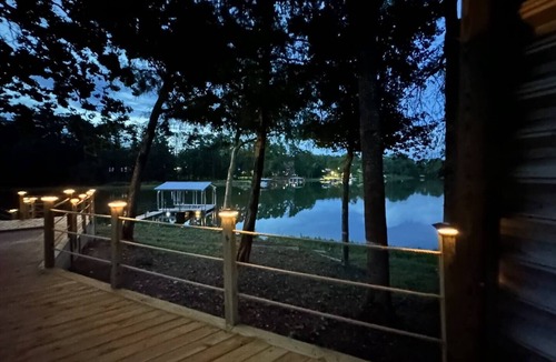 Abbeville Cabin | The BaitHouse - Charming Cabin