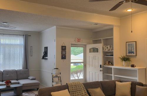 Tuscaloosa House | The Bama Bungalow 3BD Walk to the Game, Stay in Style