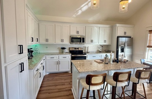 Shoreline Park House | The Bay Stay has boat pier ~ 4 mi. to Beach. Cart into town- Close to Boat ramp
