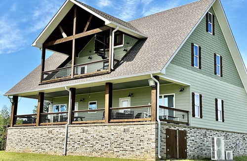 Negreet House | The Bend Waterfront Retreat, Private Boat Launch, Two Docks, Panoramic Views!