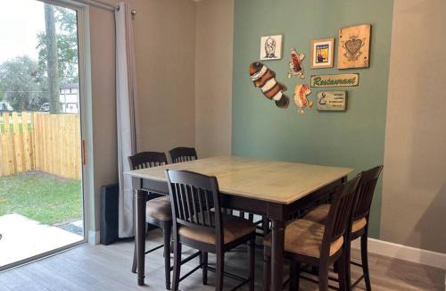 Sanford House | The Billiard close to downtown with fenced yard