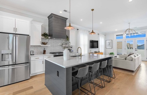 Pittsburgh House | The Blackstone Manor - 4BR Home with Skyline View